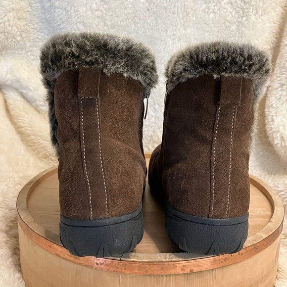 Khombu Lisa All Weather Snow Boots Brown Suede Ankle Booties Faux Fur Size 9 - Picture 4 of 9